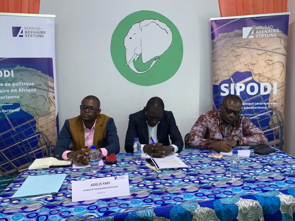 le Directeur du CRSOA aux cotés des autres panelistes